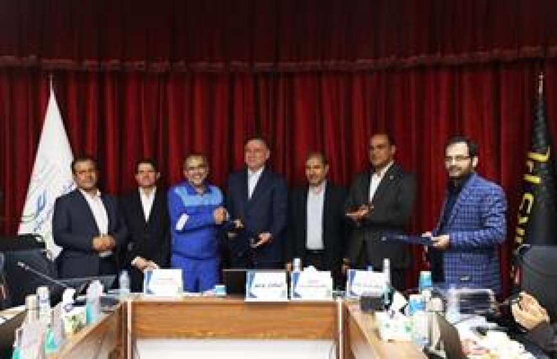 تقدیر از فرمانده ارشد کمیته شرایط اضطراری منطقه پارس با حضور معاون وزیر نفت و استاندار بوشهر تقدیر از فرمانده ارشد کمیته شرایط اضطراری منطقه پارس با حضور معاون وزیر نفت و استاندار بوشهر